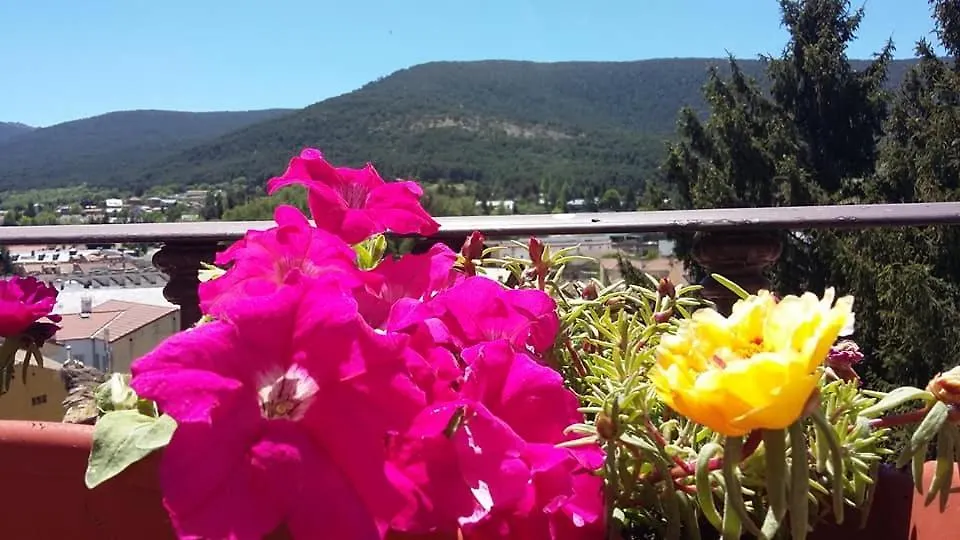 Vistas a la Sierra de Guadarrama desde Hostal La Cigüeña
